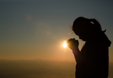 Melodías de Fe: 10 Canciones Católicas que nos acompañan en Cuaresma y Semana Santa 2025